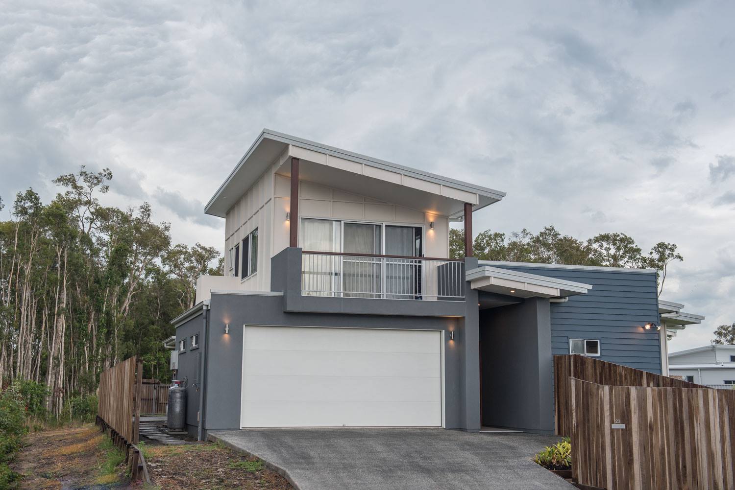 Builder Sunshine Coast - grey house and garage